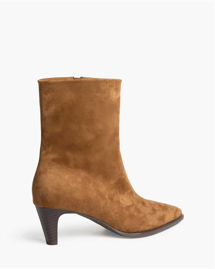 Botín tacón fino camel Corina