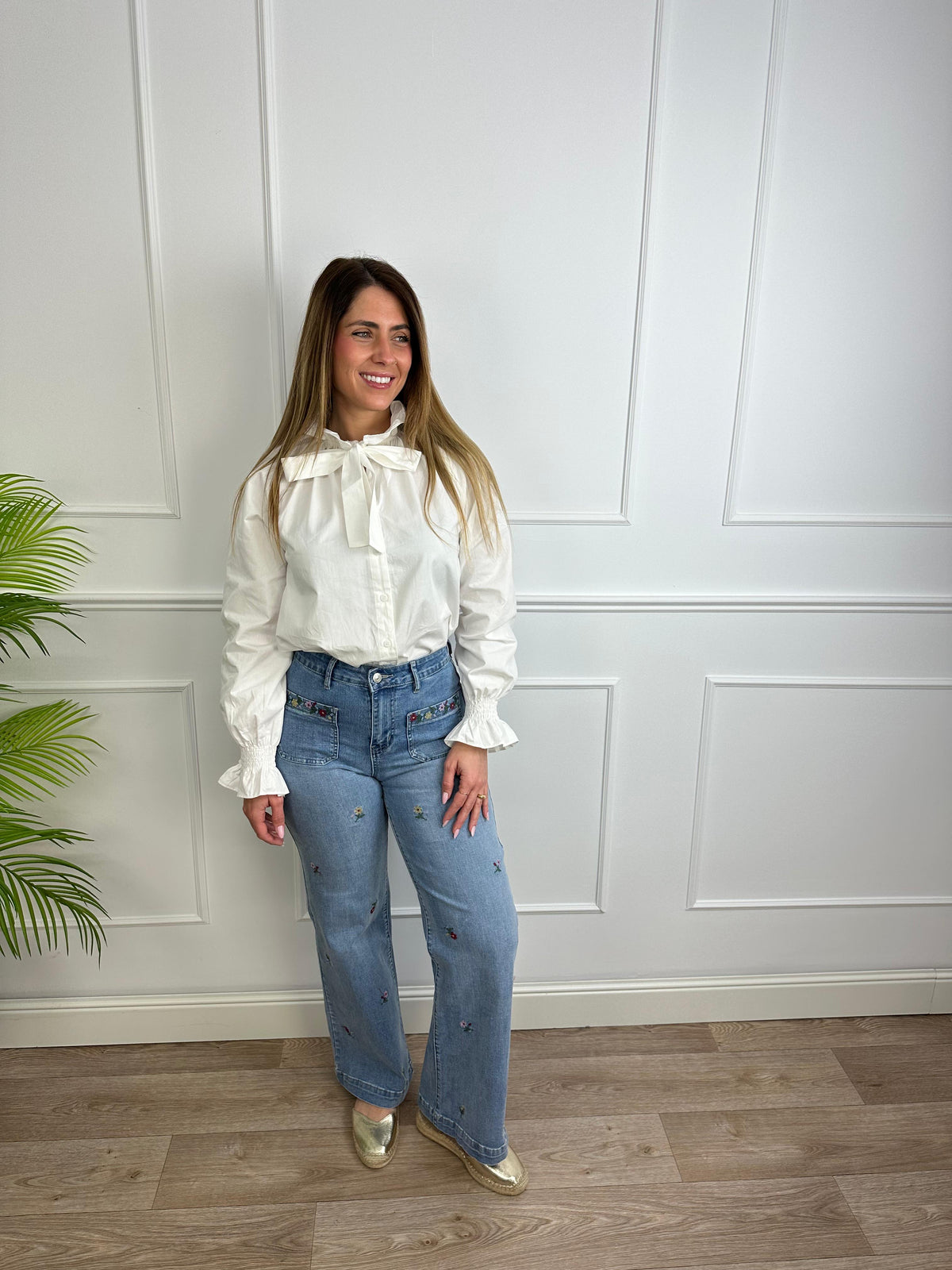 Camisa blanca lazo