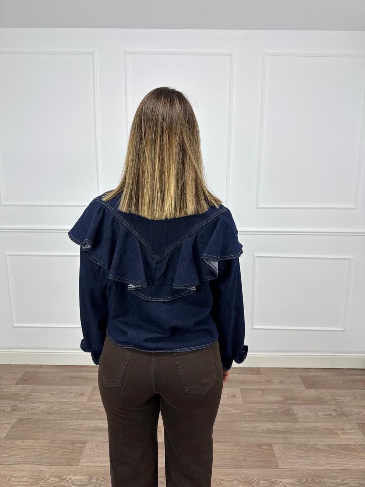 Camisa volante vaquera oscura