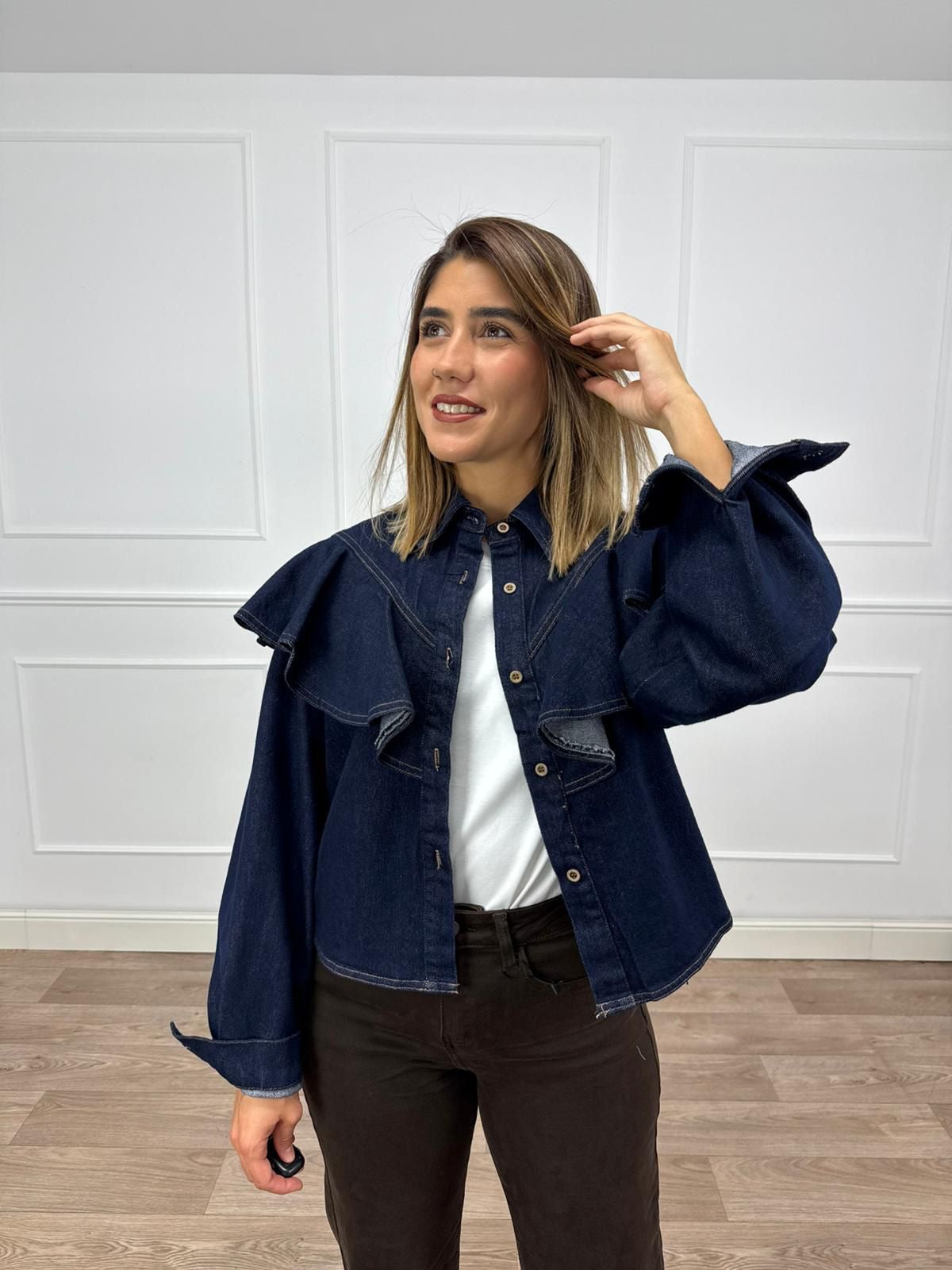 Camisa volante vaquera oscura