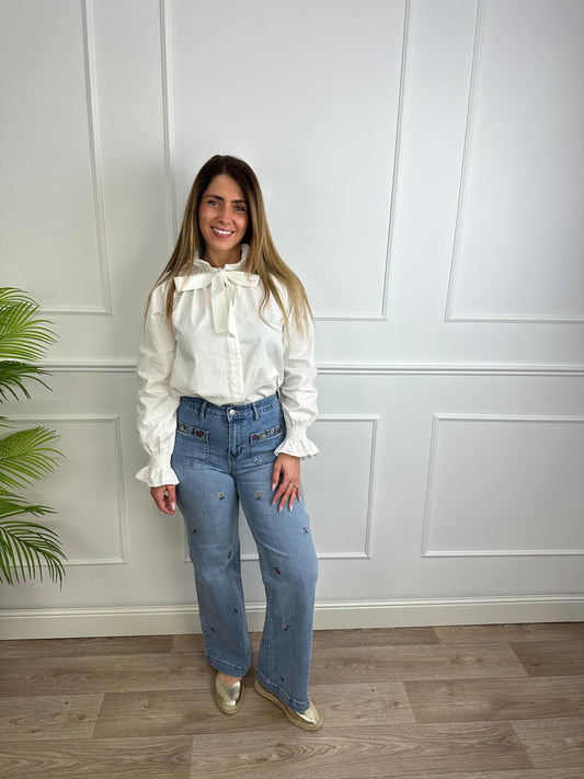 Vaquero beige con tachuelas