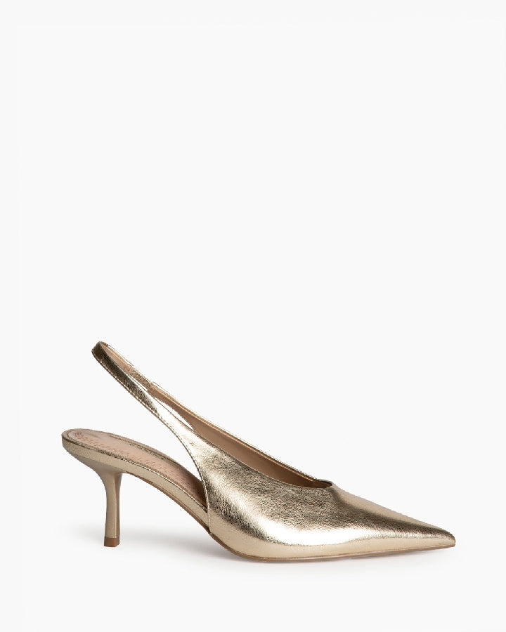 Zapato salón dorado destalonado