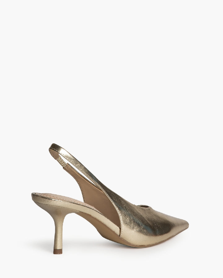 Zapato salón dorado destalonado