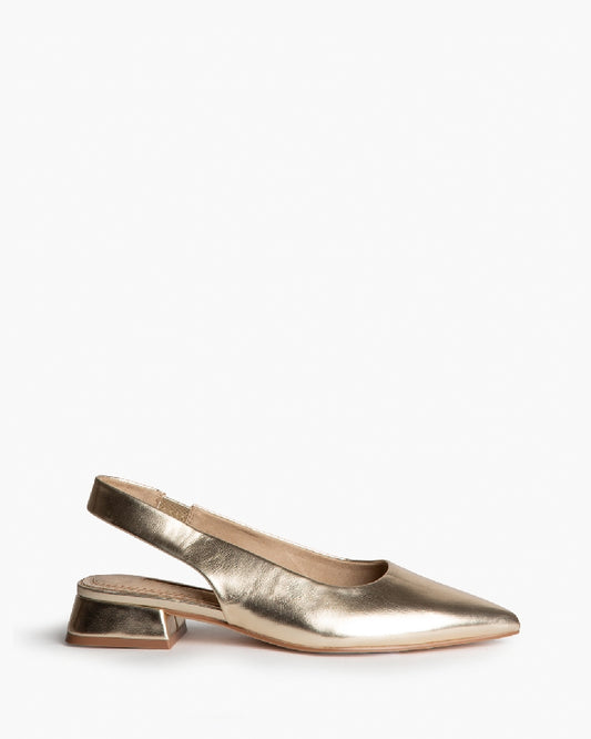 Zapato tacón bajo destalonado dorado