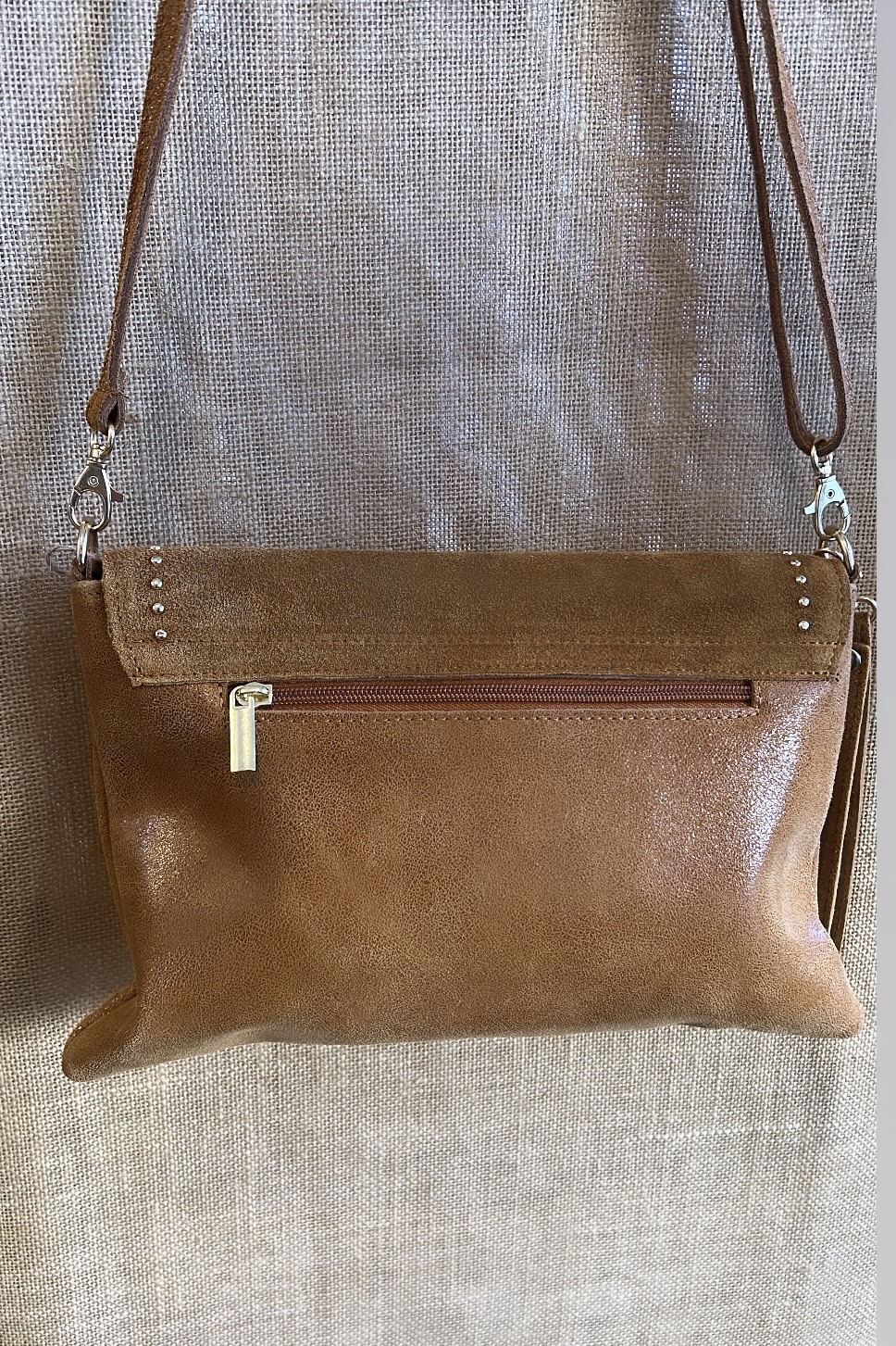 BOLSO PIEL TACHUELAS CAMEL 3