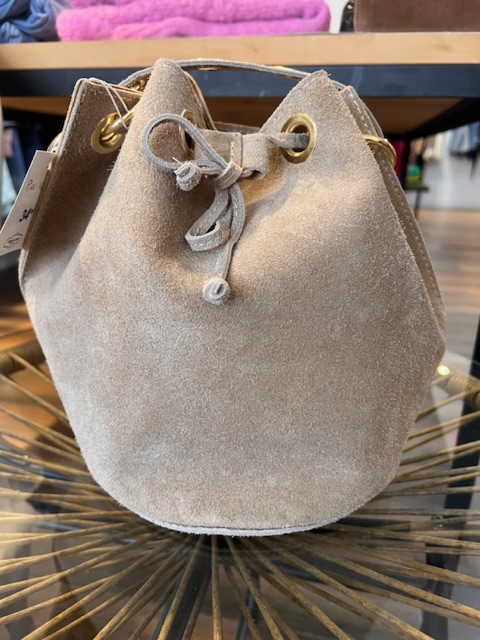 BOLSO PIEL BEIGE BOMBONERA 1