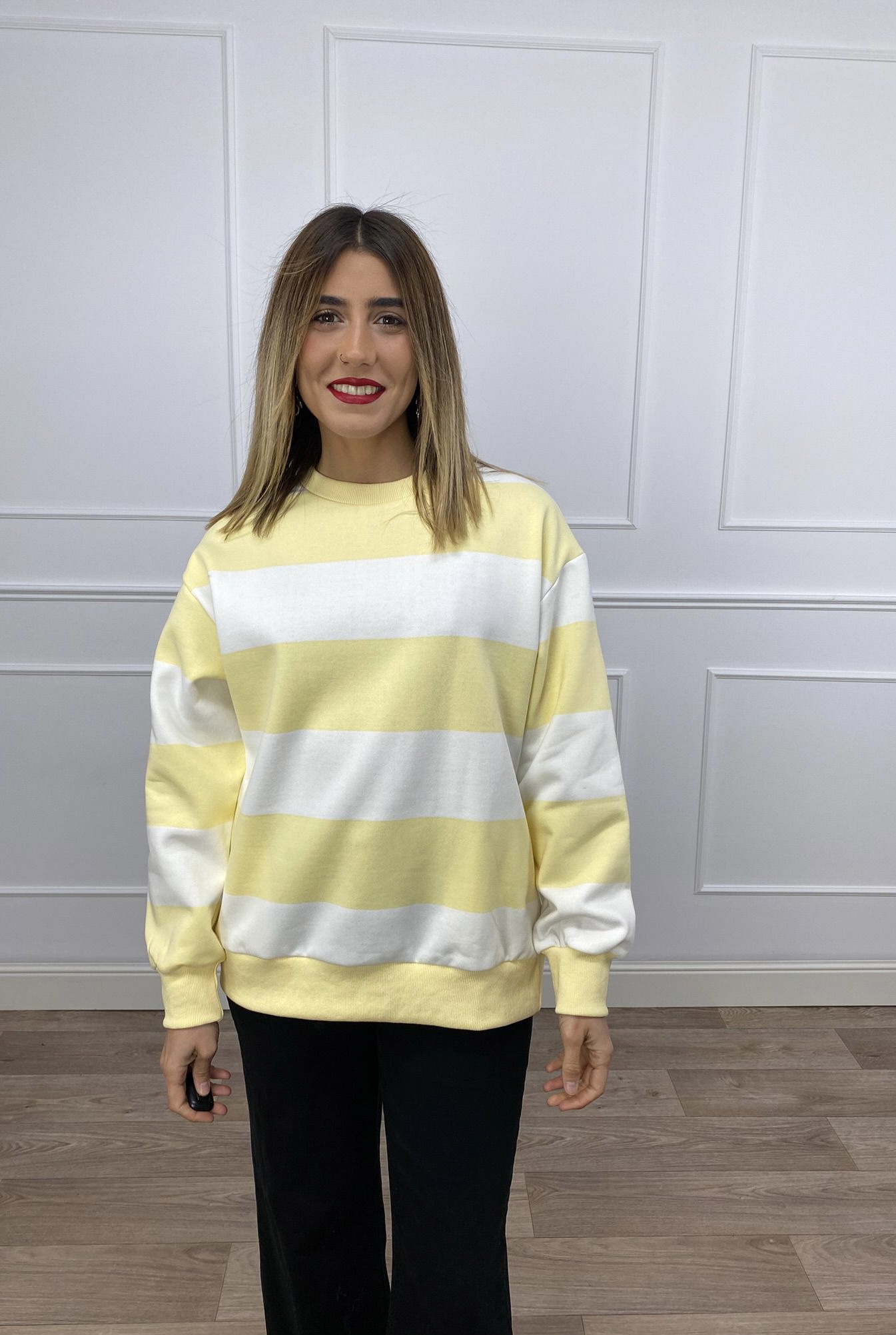 SUDADERA RAYAS AMARILLA Y BLANCA 1