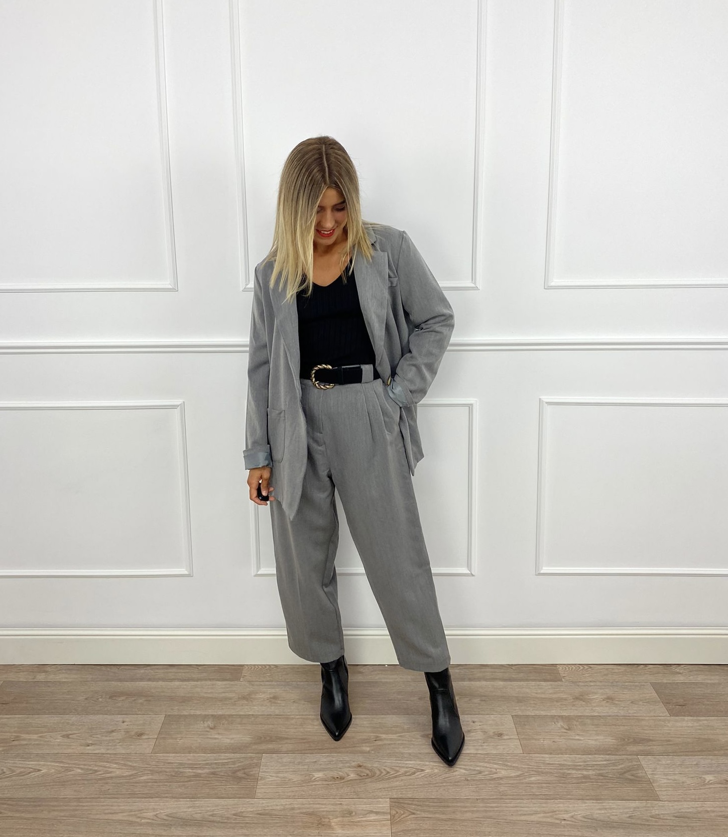 CONJUNTO BLAZER Y PANTALÓN GRIS 1